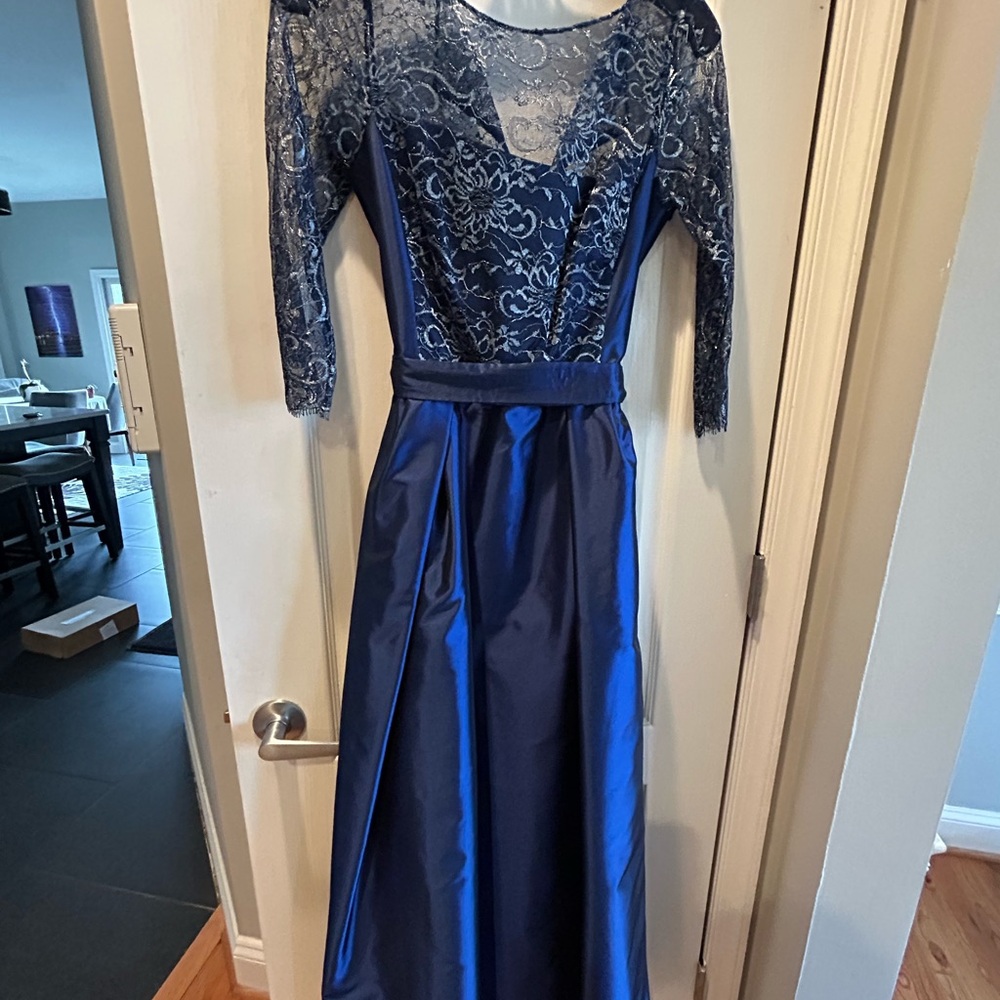 Ricki Freemon for Teri Jon. taffeta type fabric lace top and sleeves.